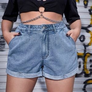 NWOT Plus Slant pocket roll hem denim shorts- mom jeans style sz 18